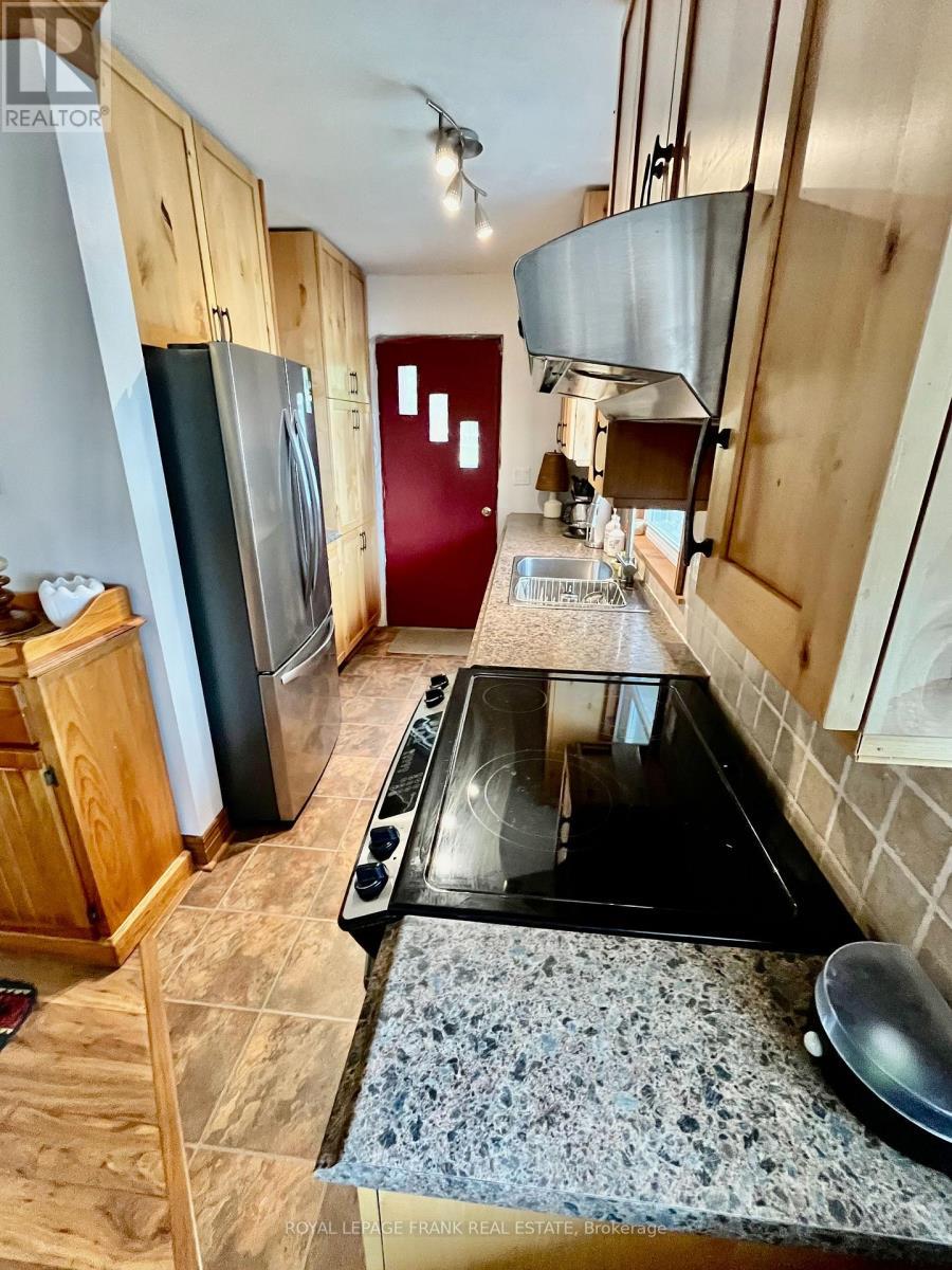 












1700 PAPINEAU LAKE ROAD

,
Hastings Highlands (Wicklow Ward),




Ontario
K0L2R0

