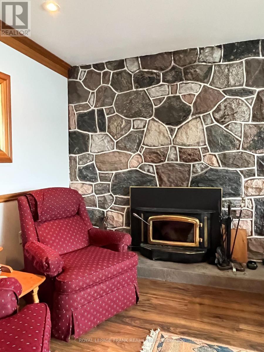 












1700 PAPINEAU LAKE ROAD

,
Hastings Highlands (Wicklow Ward),




Ontario
K0L2R0

