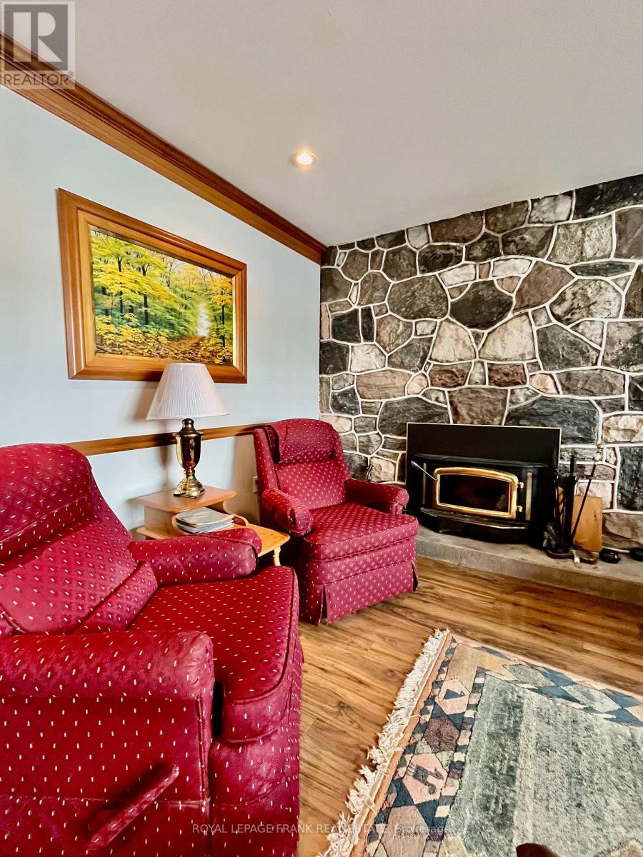 












1700 PAPINEAU LAKE ROAD

,
Hastings Highlands (Wicklow Ward),




Ontario
K0L2R0

