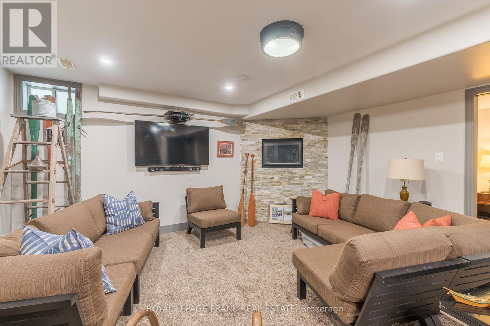 












17 WINGETT WAY

,
Selwyn,




Ontario
K0L2H0

