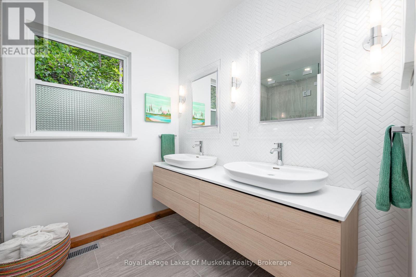 












30 FOREST ROAD

,
Kawartha Lakes (Fenelon),




Ontario
K0M1M0

