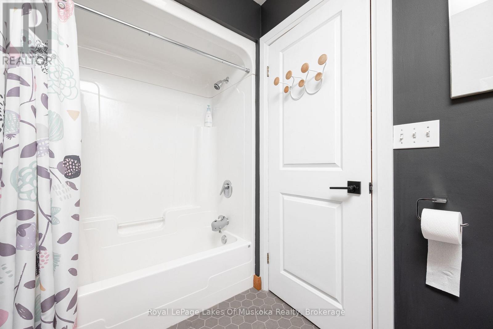 












30 FOREST ROAD

,
Kawartha Lakes (Fenelon),




Ontario
K0M1M0

