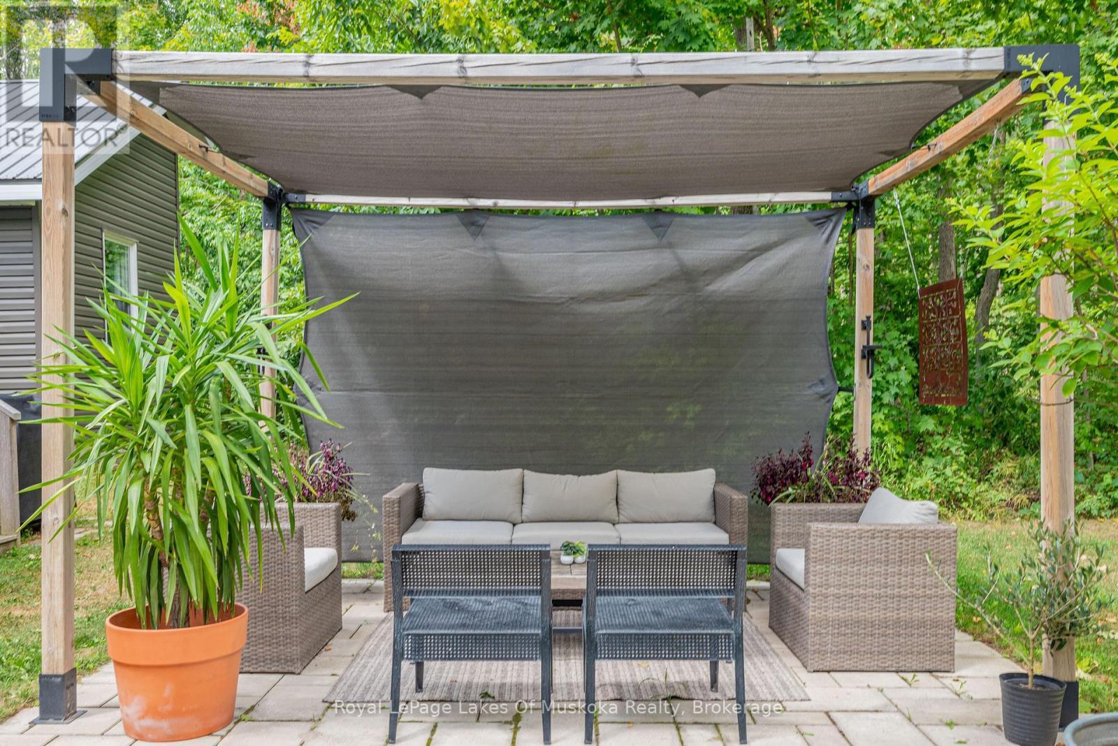 












30 FOREST ROAD

,
Kawartha Lakes (Fenelon),




Ontario
K0M1M0

