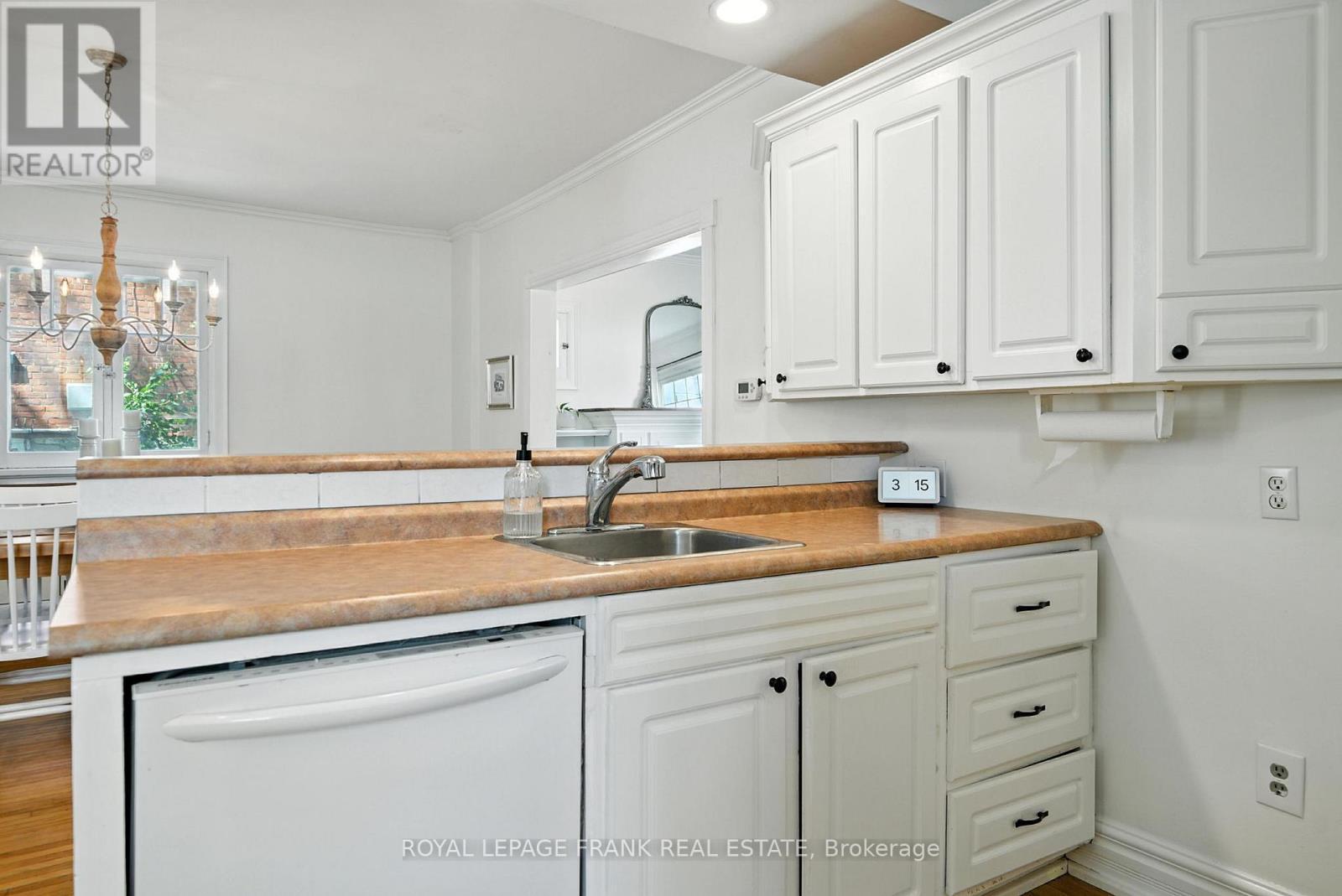 












41 SUSSEX STREET N

,
Kawartha Lakes (Lindsay),




Ontario
K9V4H6

