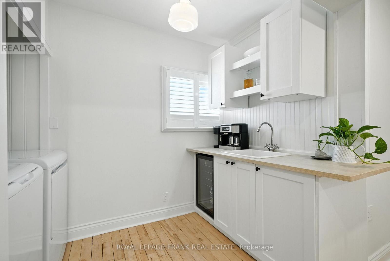 












41 SUSSEX STREET N

,
Kawartha Lakes (Lindsay),




Ontario
K9V4H6

