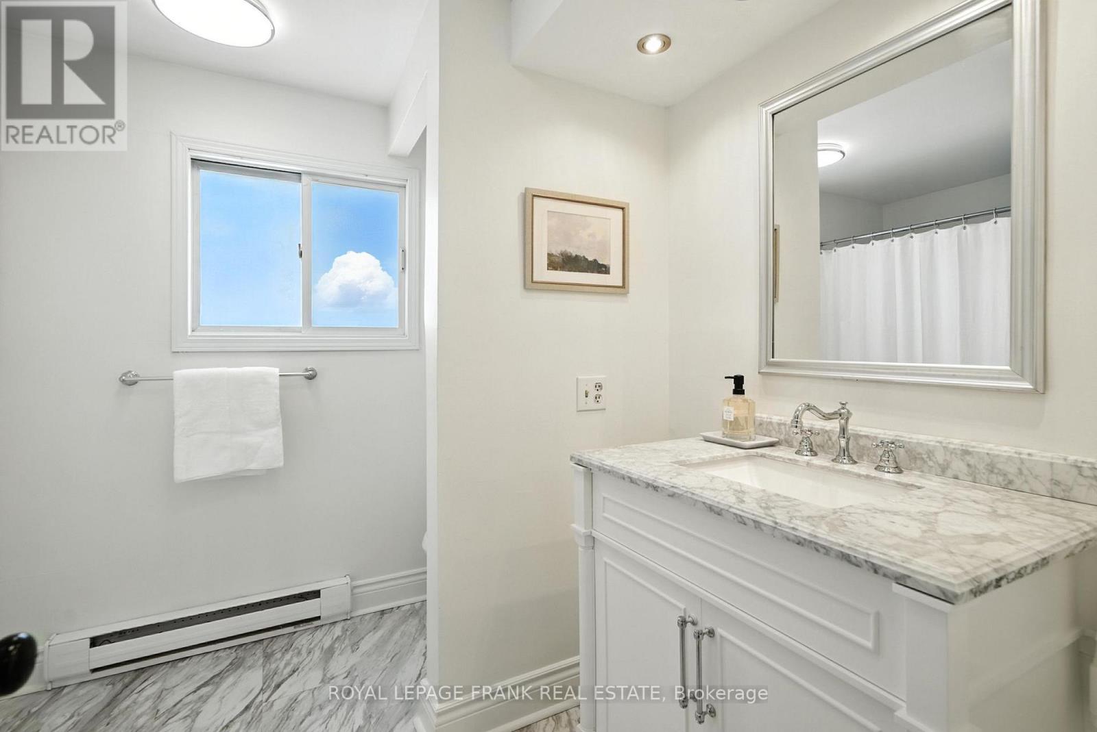 












41 SUSSEX STREET N

,
Kawartha Lakes (Lindsay),




Ontario
K9V4H6


