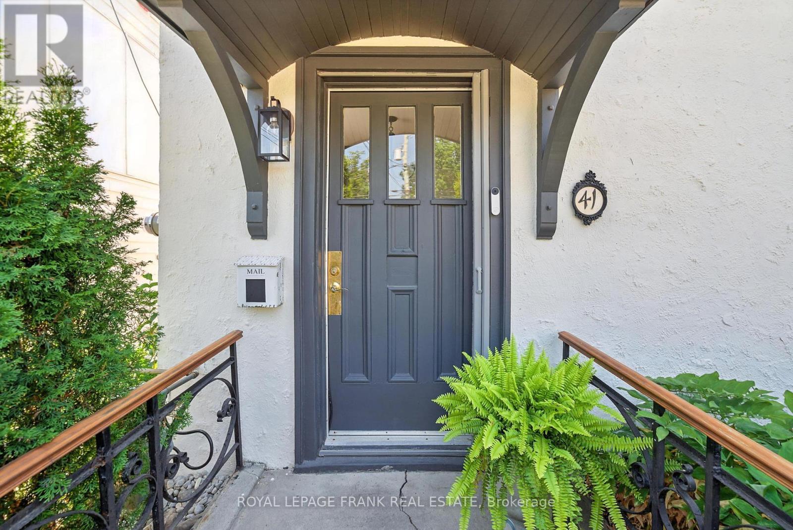 












41 SUSSEX STREET N

,
Kawartha Lakes (Lindsay),




Ontario
K9V4H6

