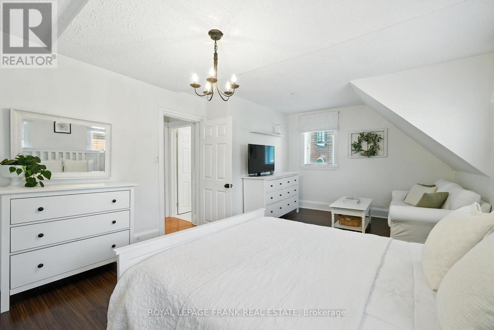 












41 SUSSEX STREET N

,
Kawartha Lakes (Lindsay),




Ontario
K9V4H6

