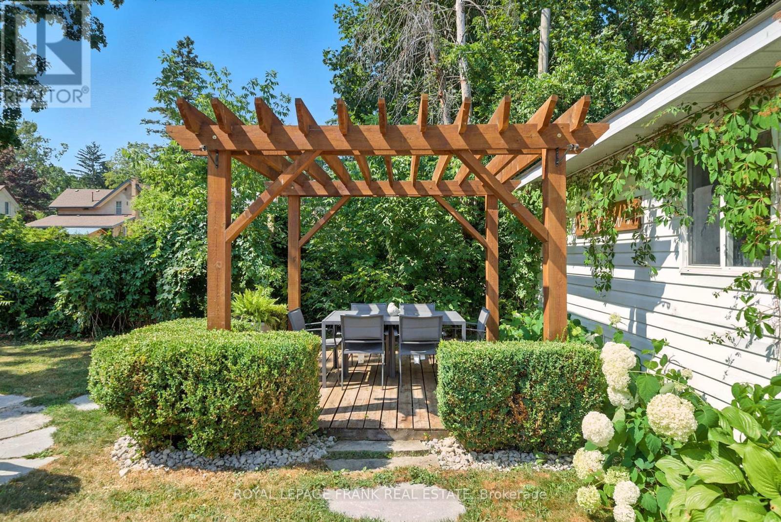 












41 SUSSEX STREET N

,
Kawartha Lakes (Lindsay),




Ontario
K9V4H6

