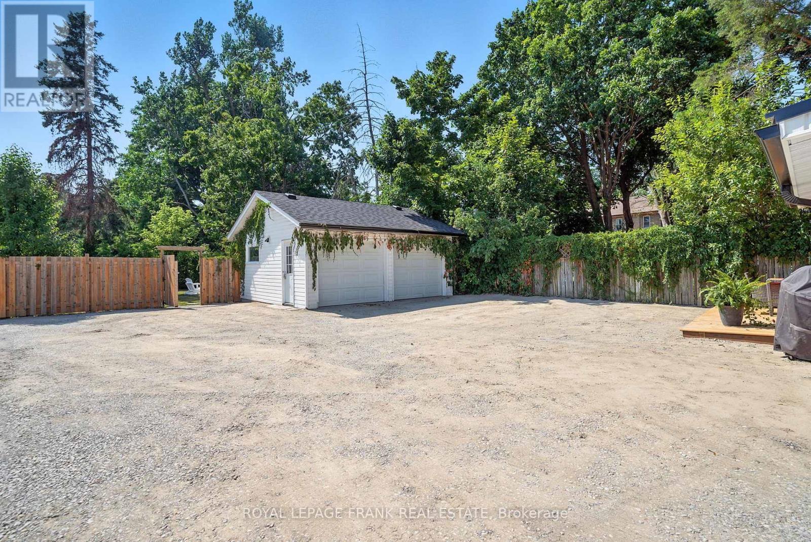 












41 SUSSEX STREET N

,
Kawartha Lakes (Lindsay),




Ontario
K9V4H6

