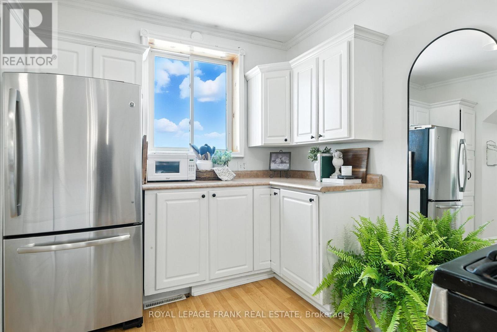 












41 SUSSEX STREET N

,
Kawartha Lakes (Lindsay),




Ontario
K9V4H6


