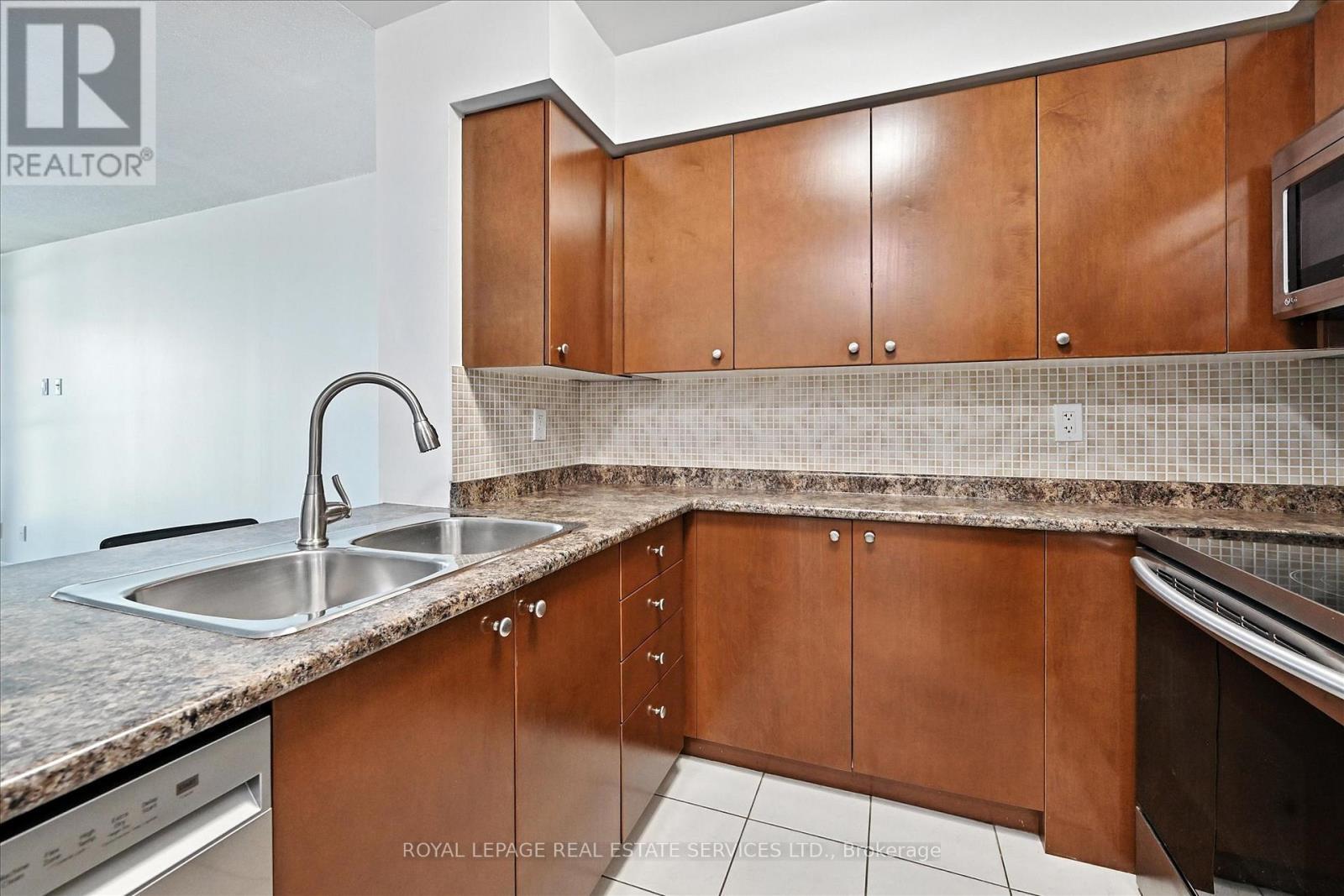 












1511 - 235 SHERWAY GARDENS ROAD

,
Toronto,




Ontario
M9C0A2

