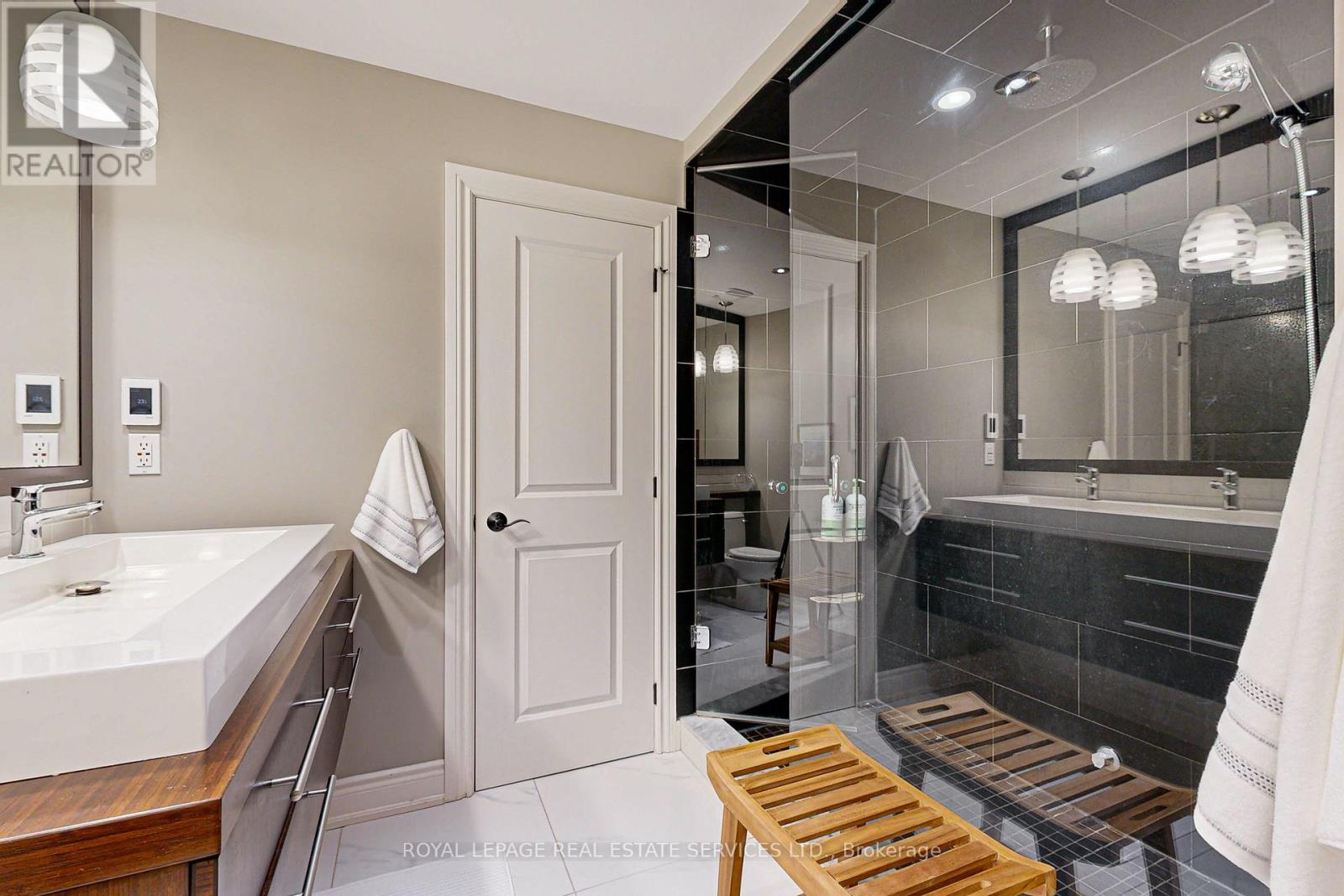 












159 VIEWBANK CRESCENT

,
Oakville,




Ontario
L6L1R3

