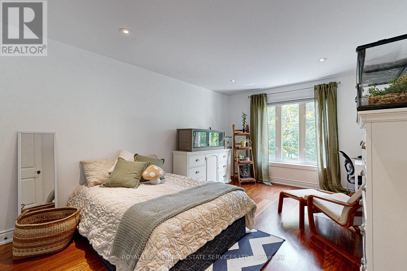 












159 VIEWBANK CRESCENT

,
Oakville,




Ontario
L6L1R3

