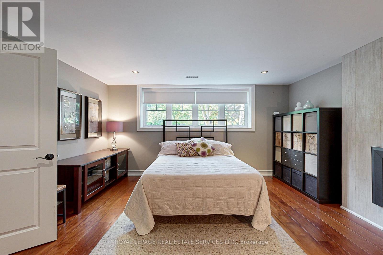 












159 VIEWBANK CRESCENT

,
Oakville,




Ontario
L6L1R3

