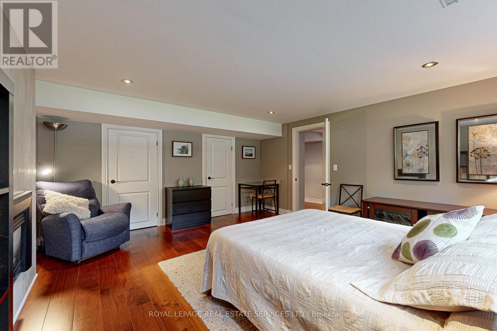 












159 VIEWBANK CRESCENT

,
Oakville,




Ontario
L6L1R3

