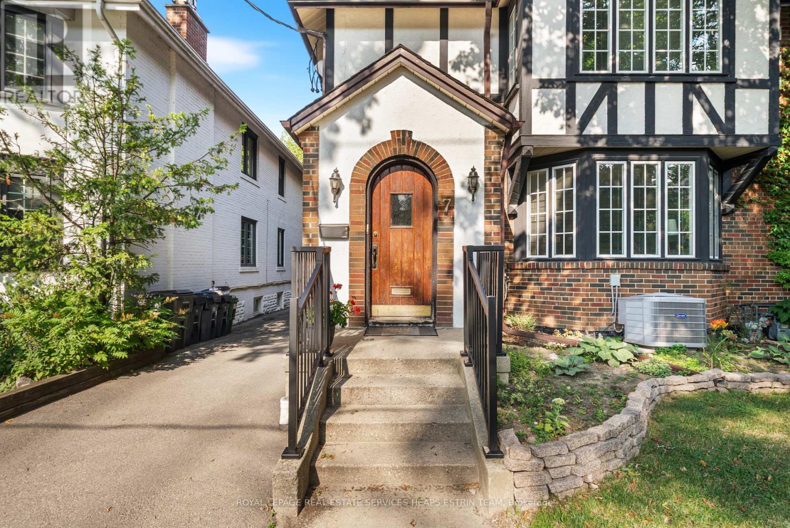 












7 HIGHBOURNE ROAD

,
Toronto,




Ontario
M5P2J1

