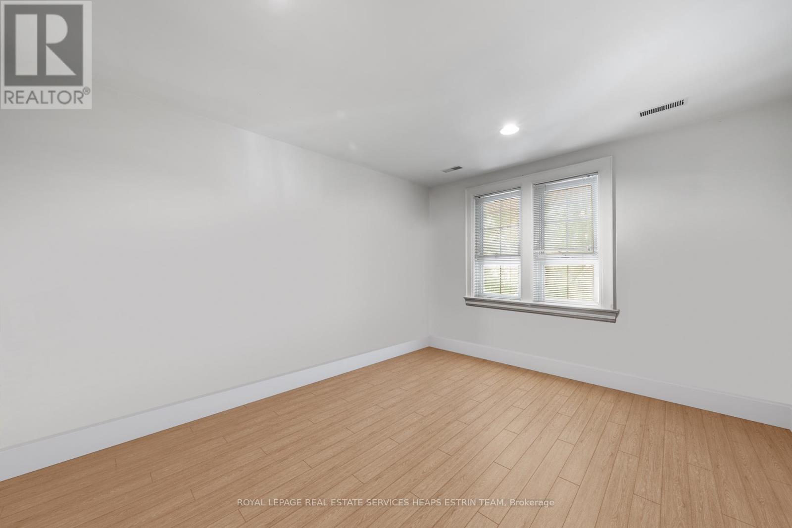 












7 HIGHBOURNE ROAD

,
Toronto,




Ontario
M5P2J1

