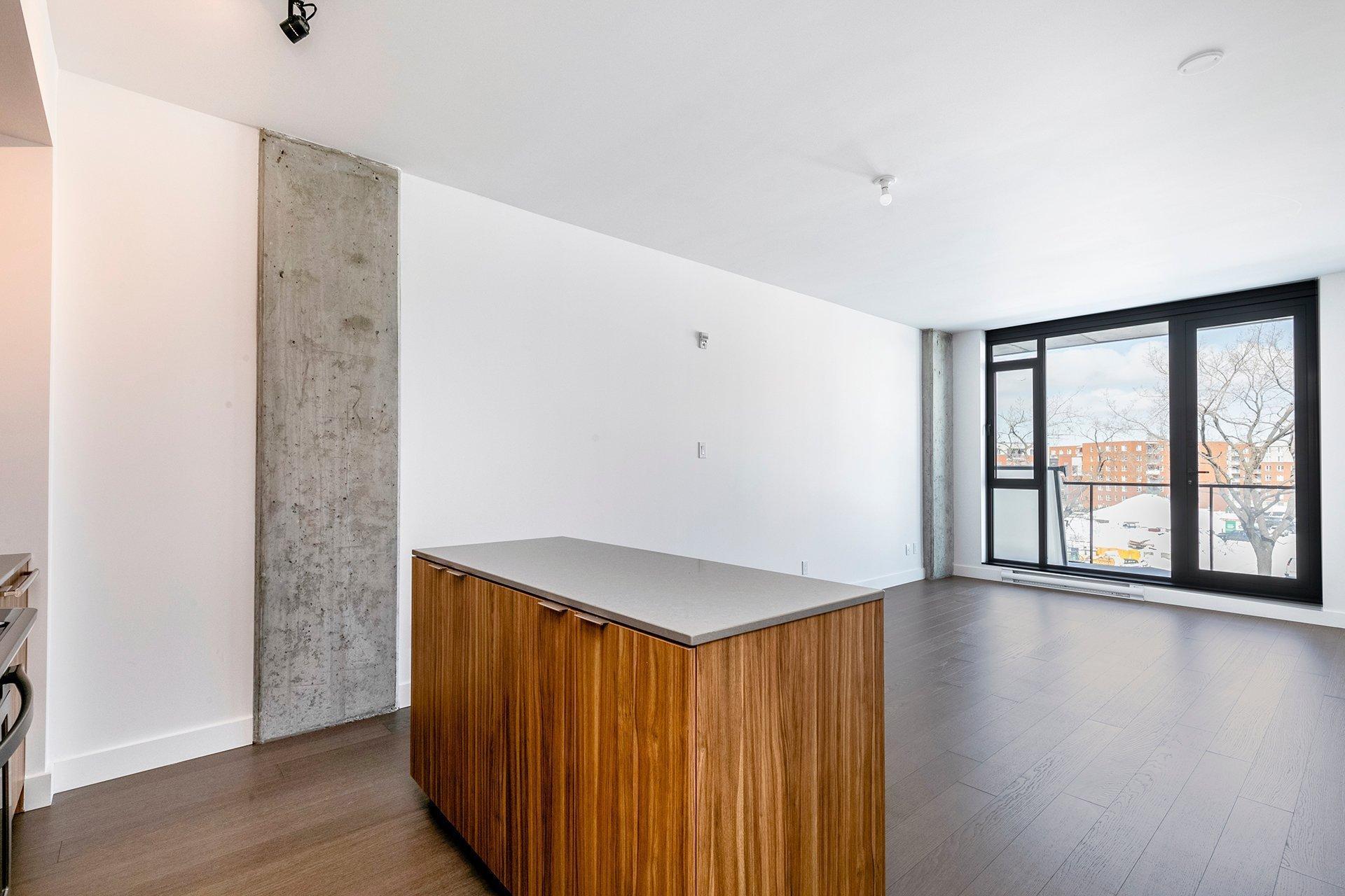 









1900


Rue Suzanne-Coallier

, 422,
Montréal (Saint-Laurent),




QC
H4M0A8

