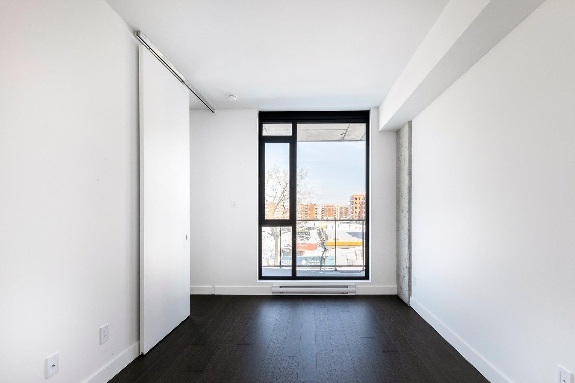 









1900


Rue Suzanne-Coallier

, 422,
Montréal (Saint-Laurent),




QC
H4M0A8

