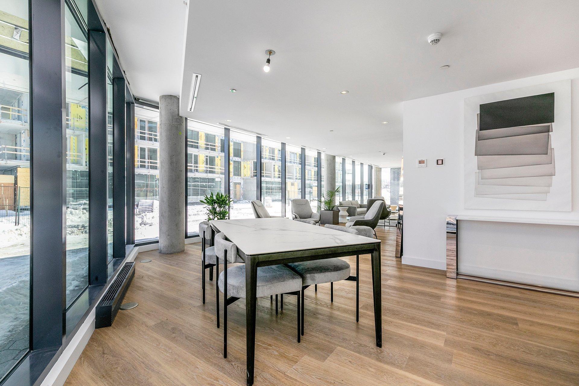 









1900


Rue Suzanne-Coallier

, 422,
Montréal (Saint-Laurent),




QC
H4M0A8

