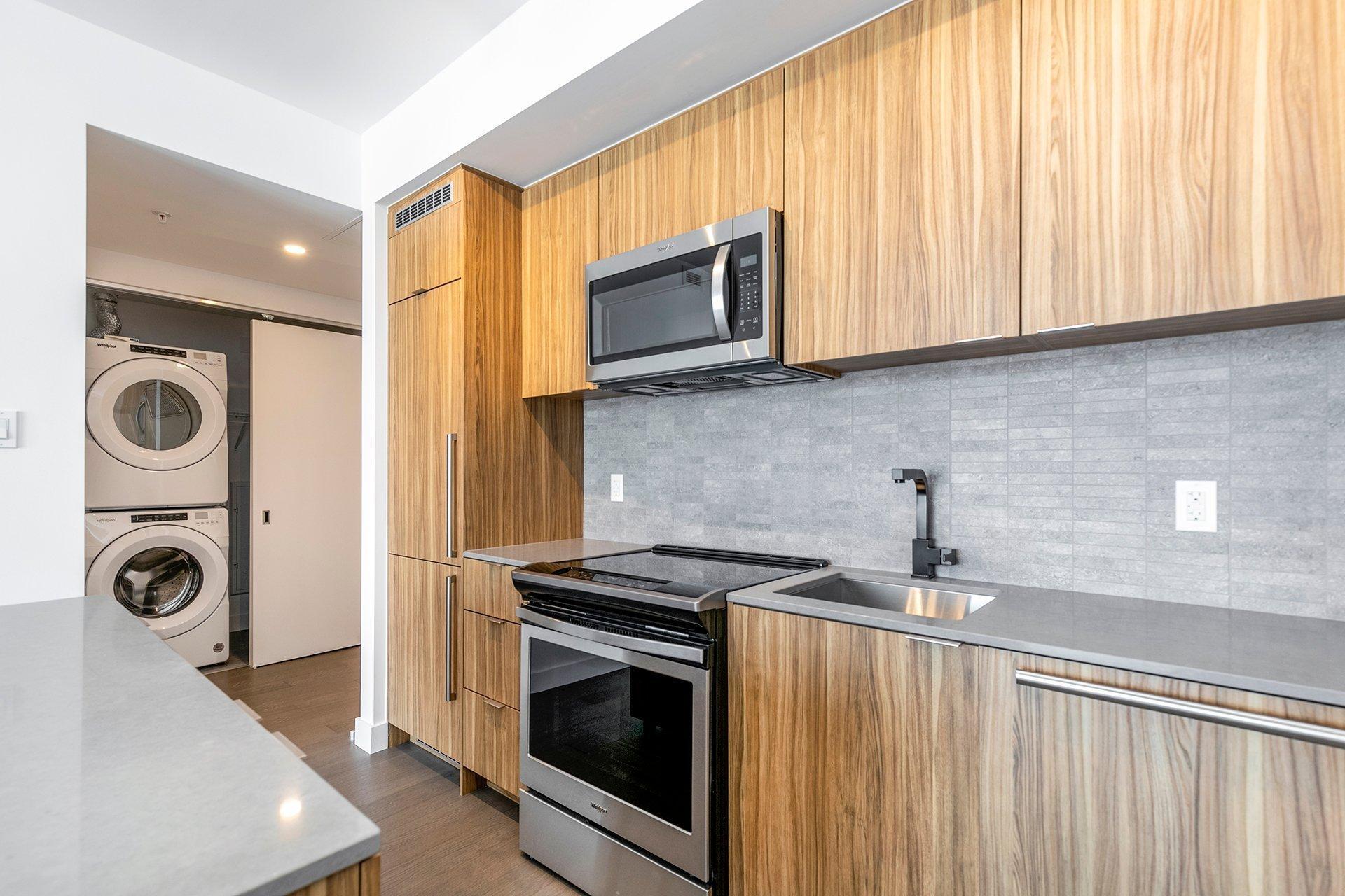 









1900


Rue Suzanne-Coallier

, 422,
Montréal (Saint-Laurent),




QC
H4M0A8

