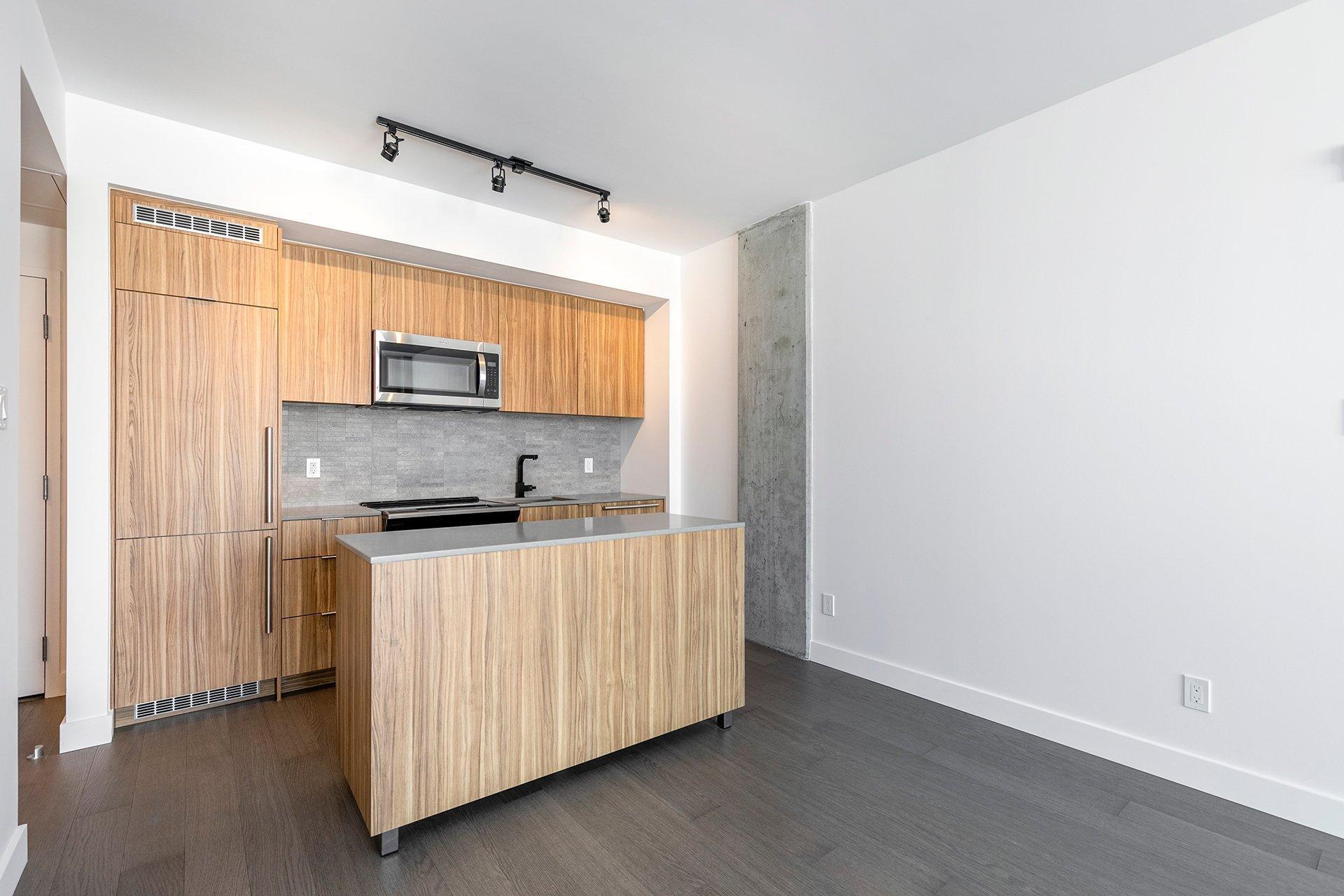 









1900


Rue Suzanne-Coallier

, 422,
Montréal (Saint-Laurent),




QC
H4M0A8

