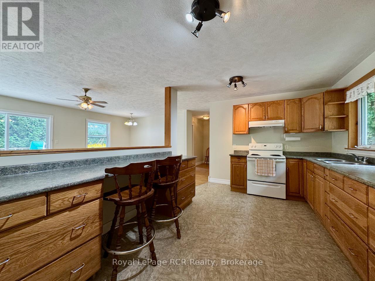 












323 EAST ROAD RR 4 ROAD

,
Northern Bruce Peninsula,




Ontario
N0H1W0

