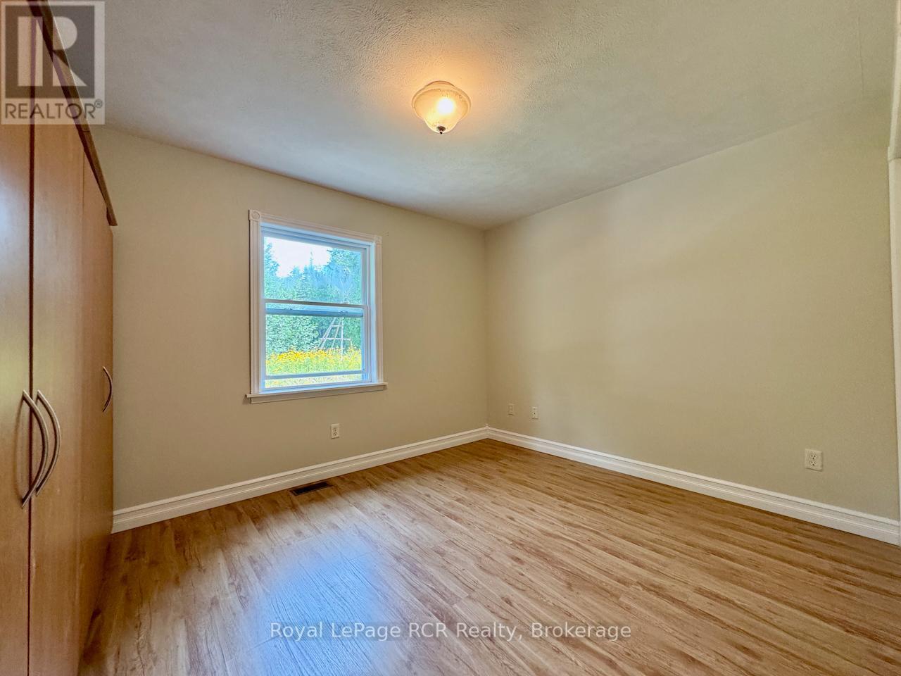 












323 EAST ROAD RR 4 ROAD

,
Northern Bruce Peninsula,




Ontario
N0H1W0

