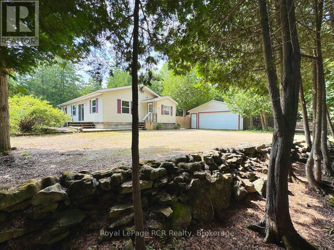 












323 EAST ROAD RR 4 ROAD

,
Northern Bruce Peninsula,




Ontario
N0H1W0

