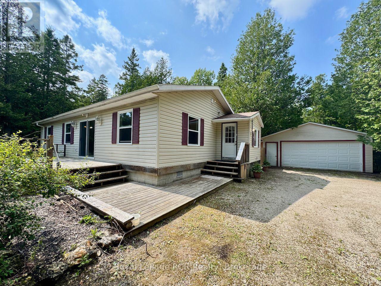 












323 EAST ROAD RR 4 ROAD

,
Northern Bruce Peninsula,




Ontario
N0H1W0

