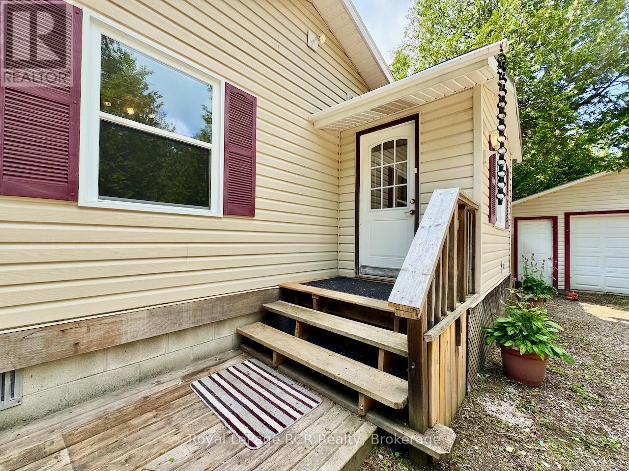 












323 EAST ROAD RR 4 ROAD

,
Northern Bruce Peninsula,




Ontario
N0H1W0

