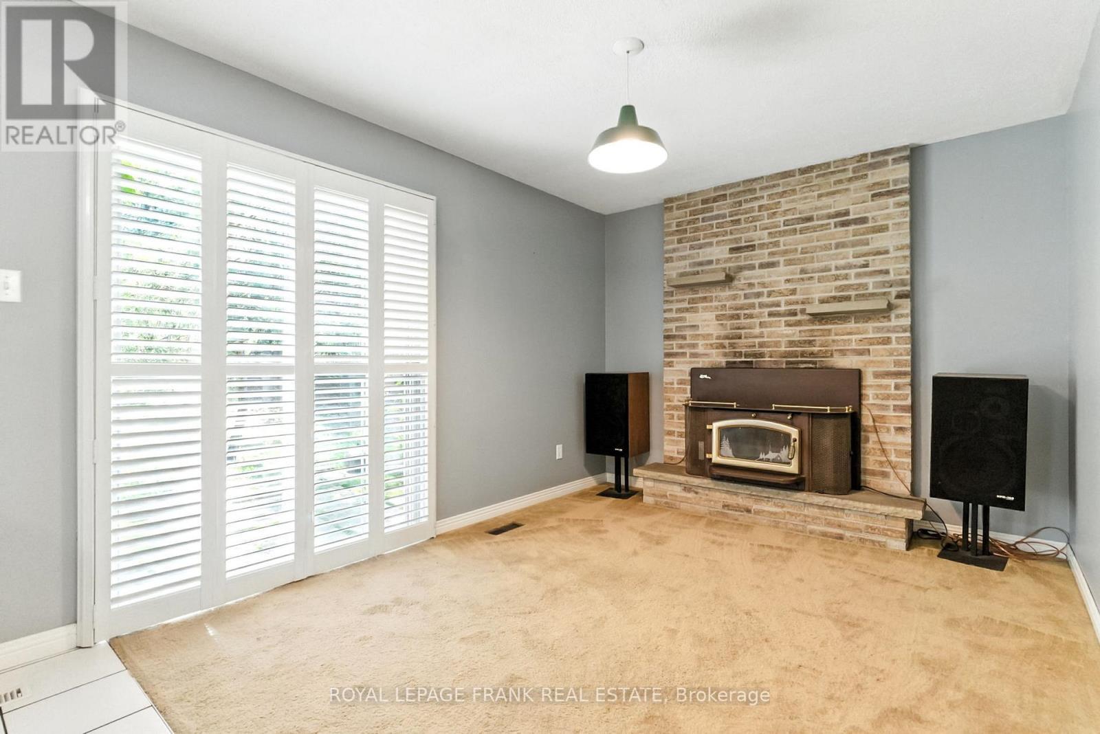 












124 GUTHRIE CRESCENT

,
Whitby (Lynde Creek),




Ontario
L1P1A7

