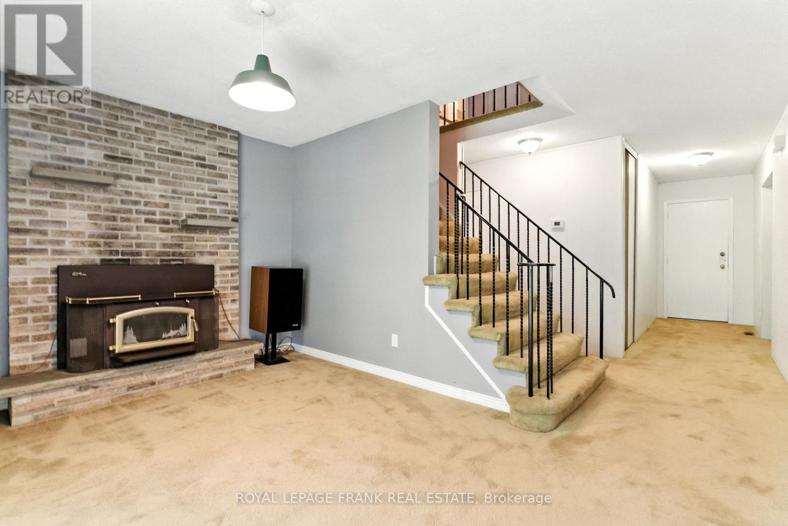












124 GUTHRIE CRESCENT

,
Whitby (Lynde Creek),




Ontario
L1P1A7

