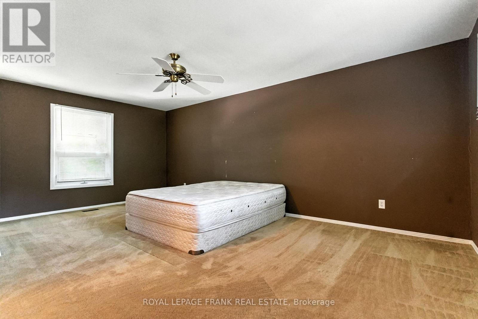 












124 GUTHRIE CRESCENT

,
Whitby (Lynde Creek),




Ontario
L1P1A7

