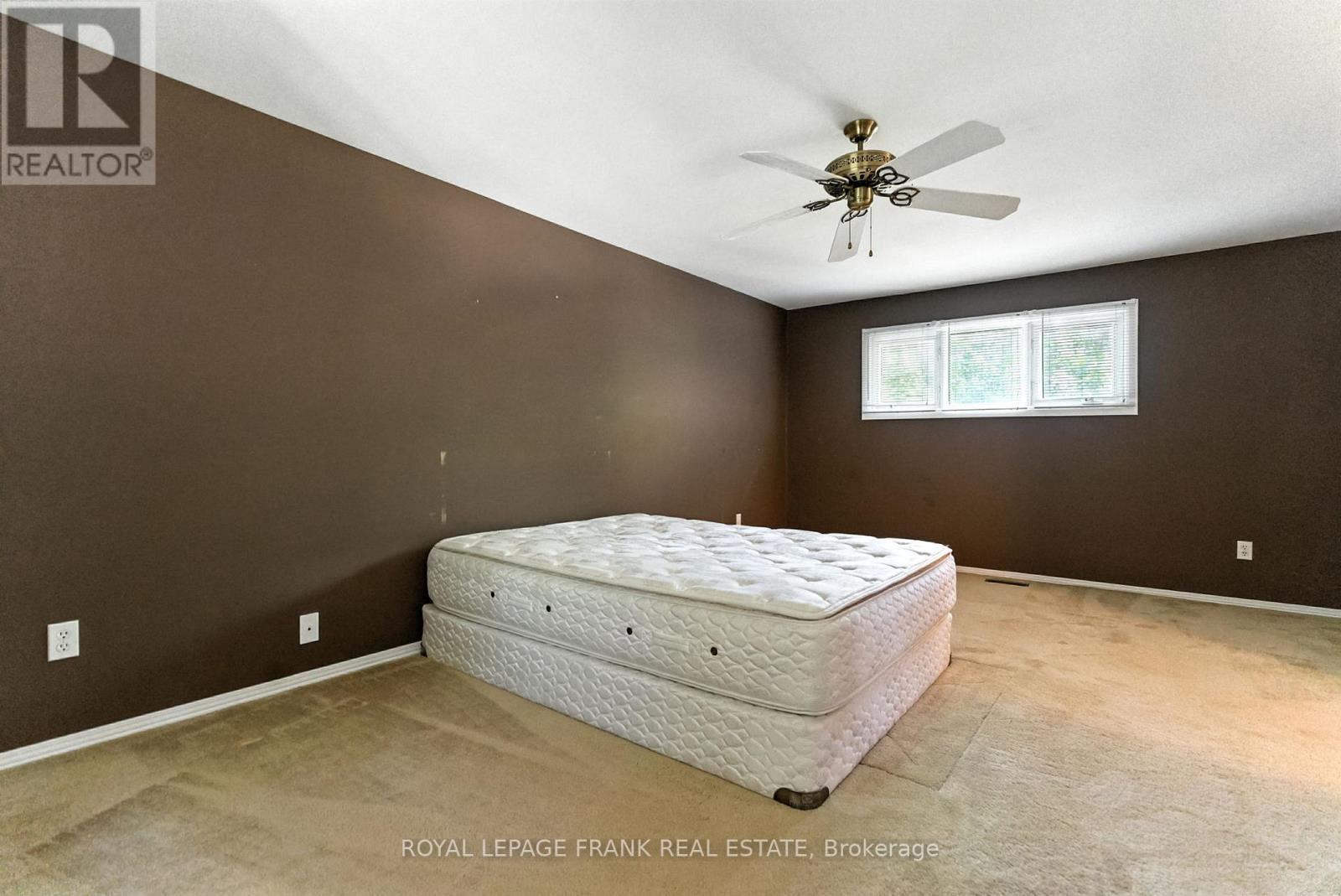 












124 GUTHRIE CRESCENT

,
Whitby (Lynde Creek),




Ontario
L1P1A7

