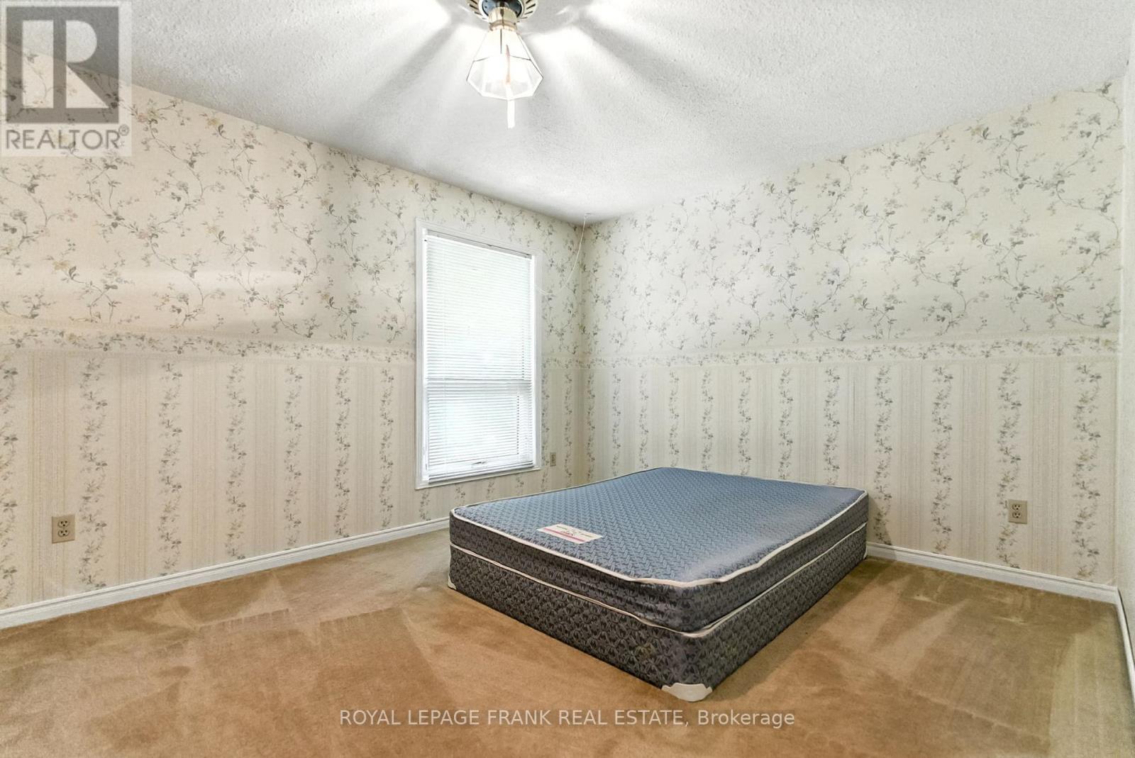 












124 GUTHRIE CRESCENT

,
Whitby (Lynde Creek),




Ontario
L1P1A7

