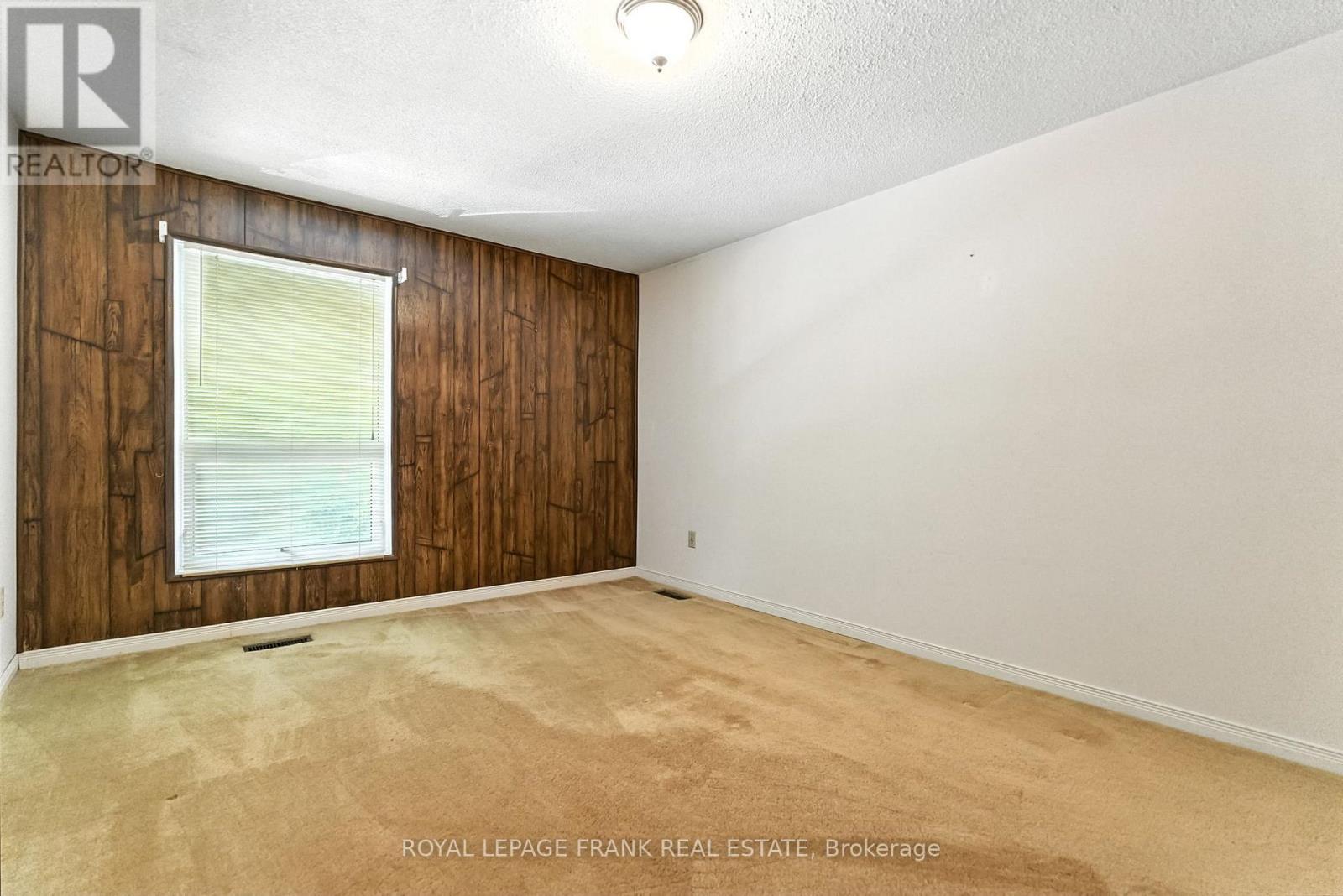 












124 GUTHRIE CRESCENT

,
Whitby (Lynde Creek),




Ontario
L1P1A7

