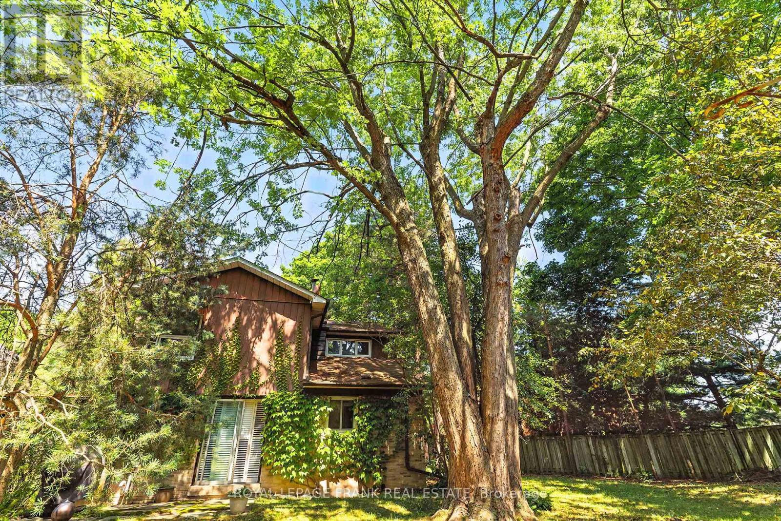 












124 GUTHRIE CRESCENT

,
Whitby (Lynde Creek),




Ontario
L1P1A7

