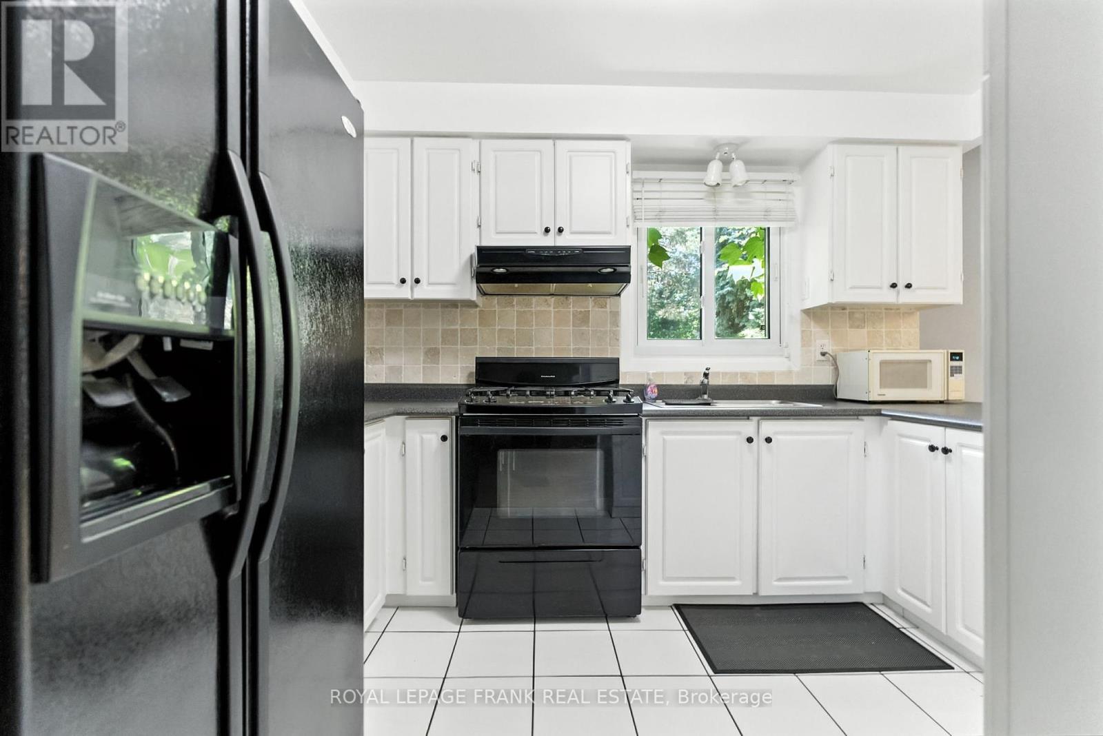 












124 GUTHRIE CRESCENT

,
Whitby (Lynde Creek),




Ontario
L1P1A7

