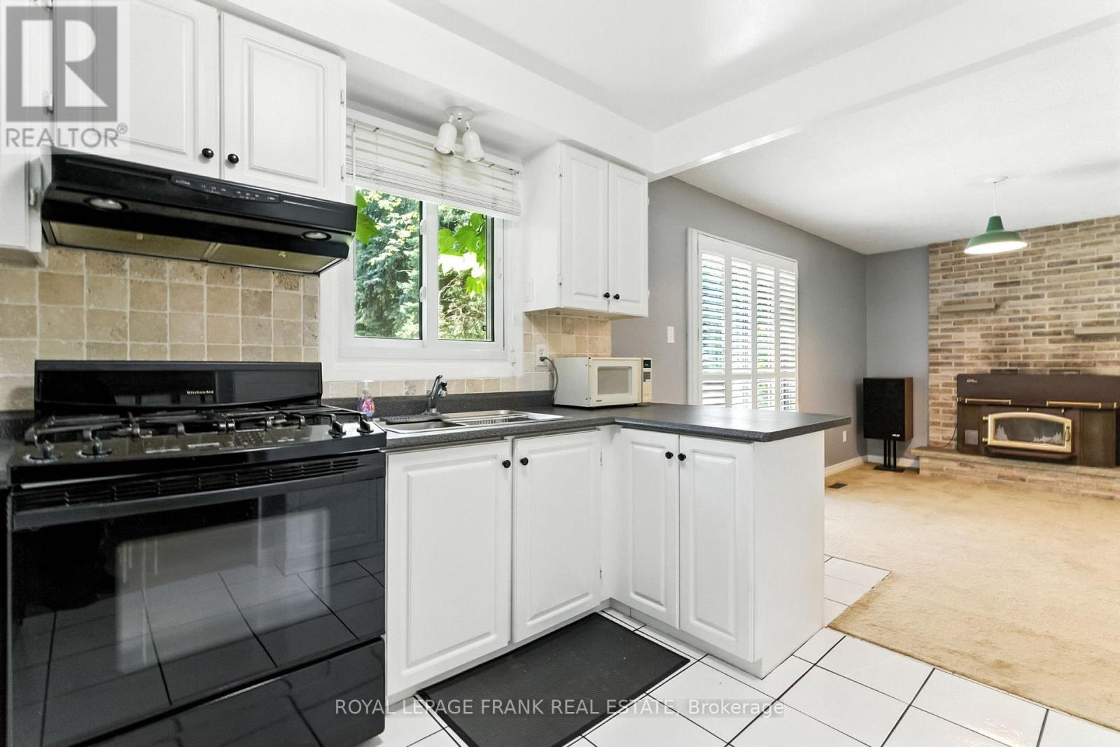 












124 GUTHRIE CRESCENT

,
Whitby (Lynde Creek),




Ontario
L1P1A7

