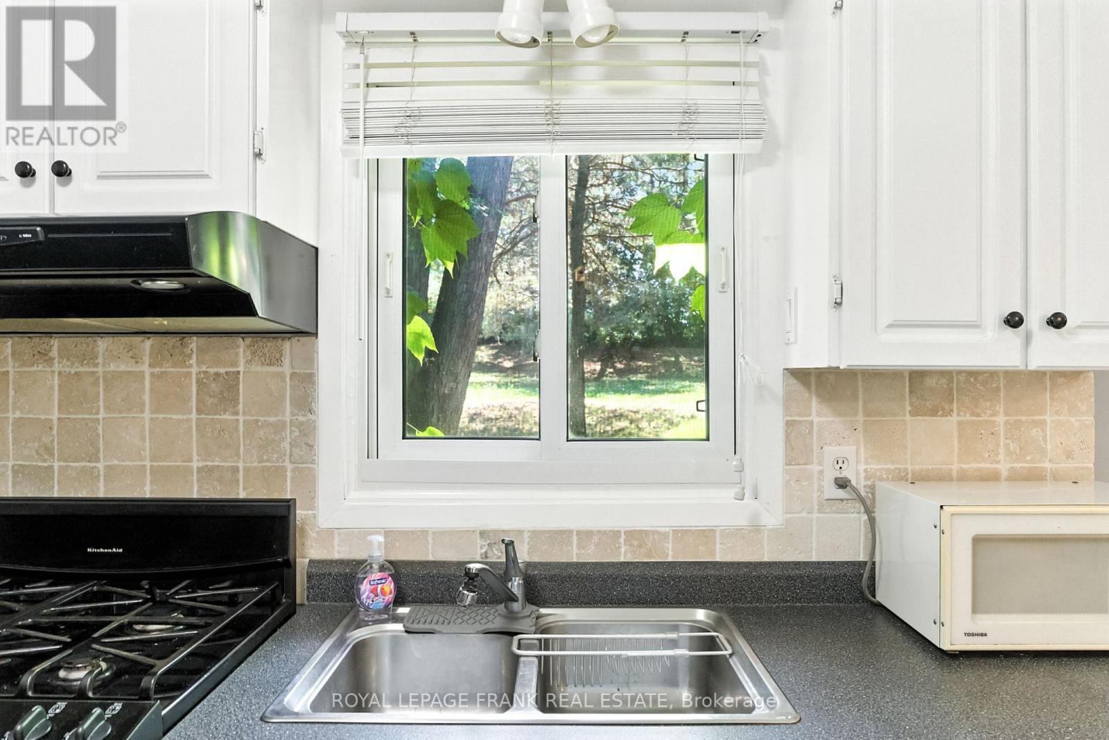 












124 GUTHRIE CRESCENT

,
Whitby (Lynde Creek),




Ontario
L1P1A7

