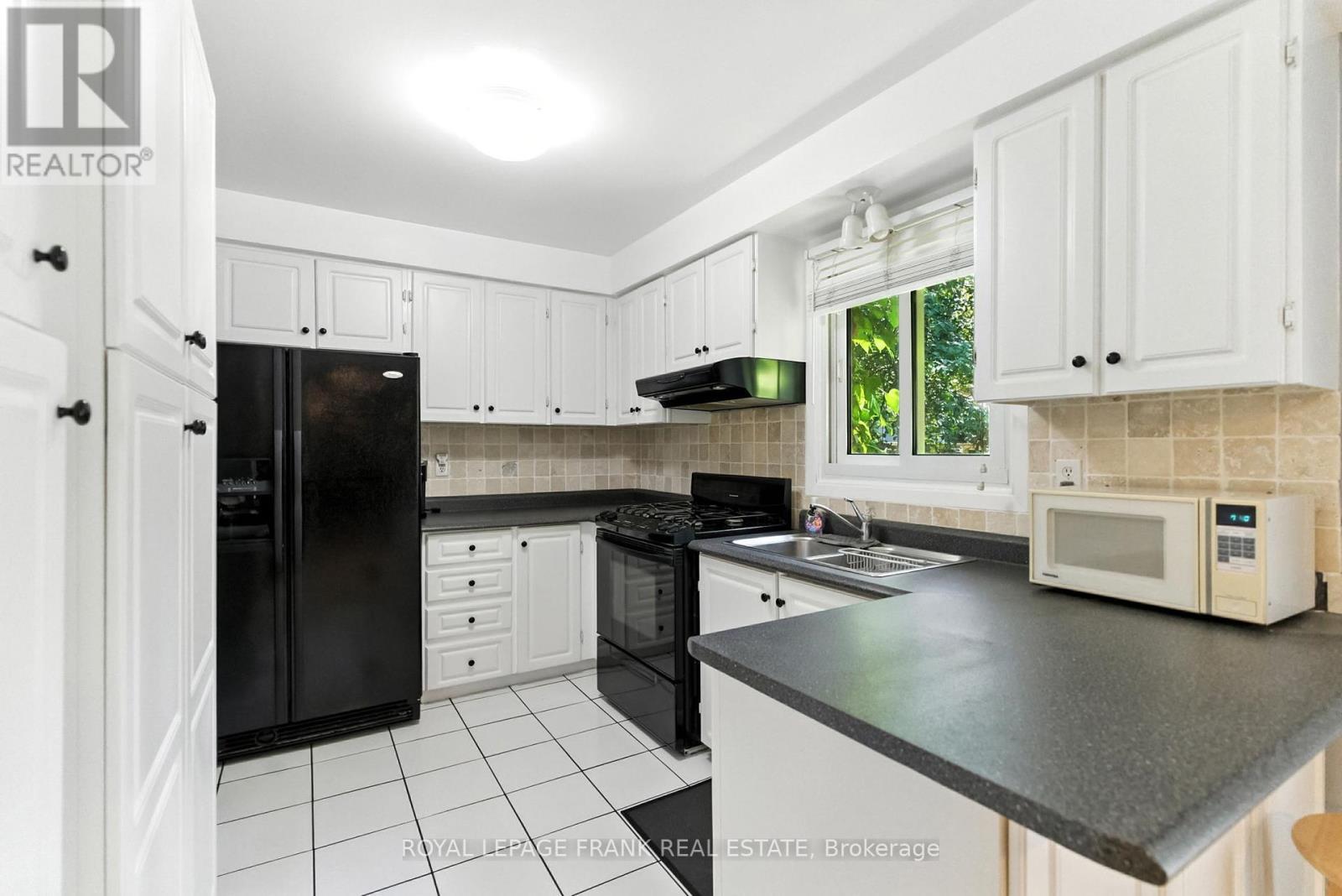 












124 GUTHRIE CRESCENT

,
Whitby (Lynde Creek),




Ontario
L1P1A7

