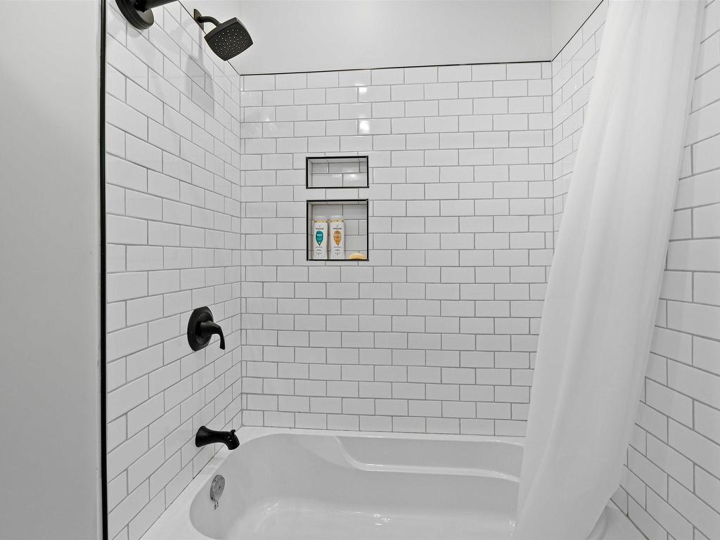 












7 Spyglass Way

,
White Point,




NS
B4B 0B7

