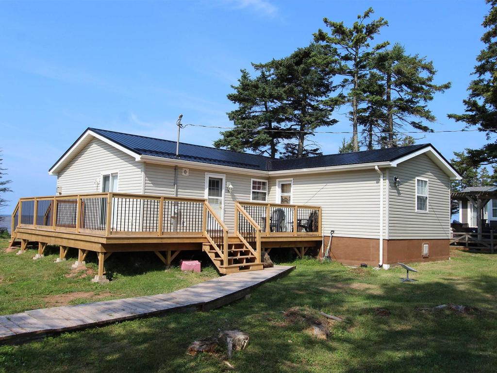 












98 Tracey Avenue

,
North Carleton,




PE
C0B 1A0

