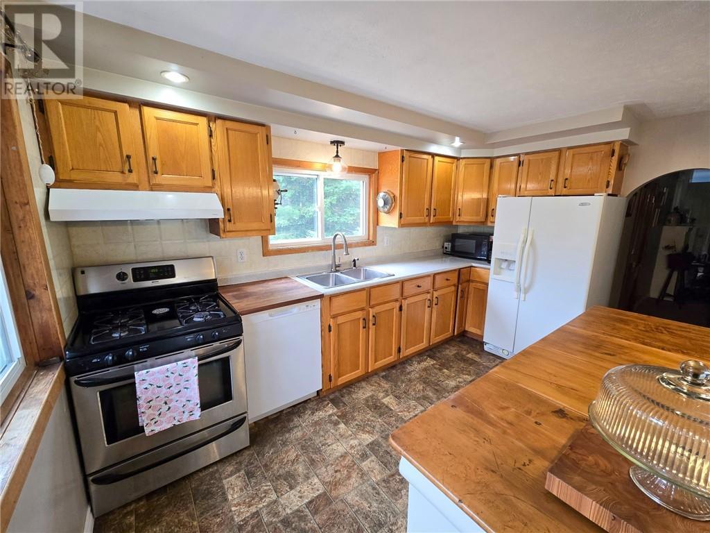 












103 McNevin Street

,
Providence Bay, Manitoulin Island,




Ontario
P0P1T0

