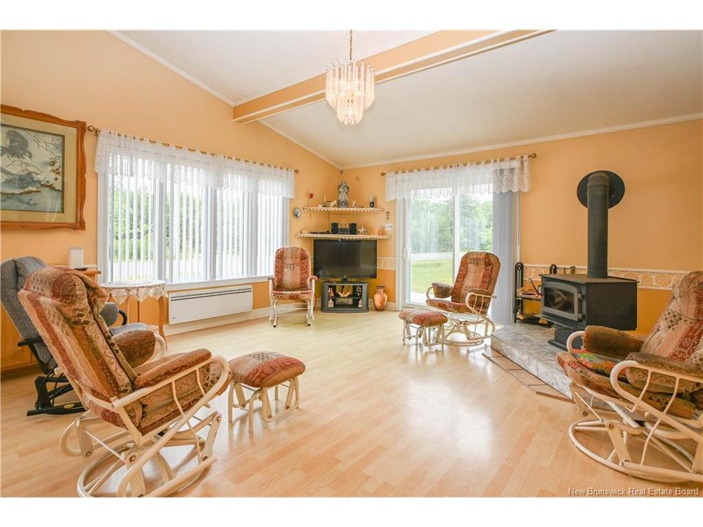 









805


Chiasson

RD,
Chiasson Office,




NB
E8S 2W9

