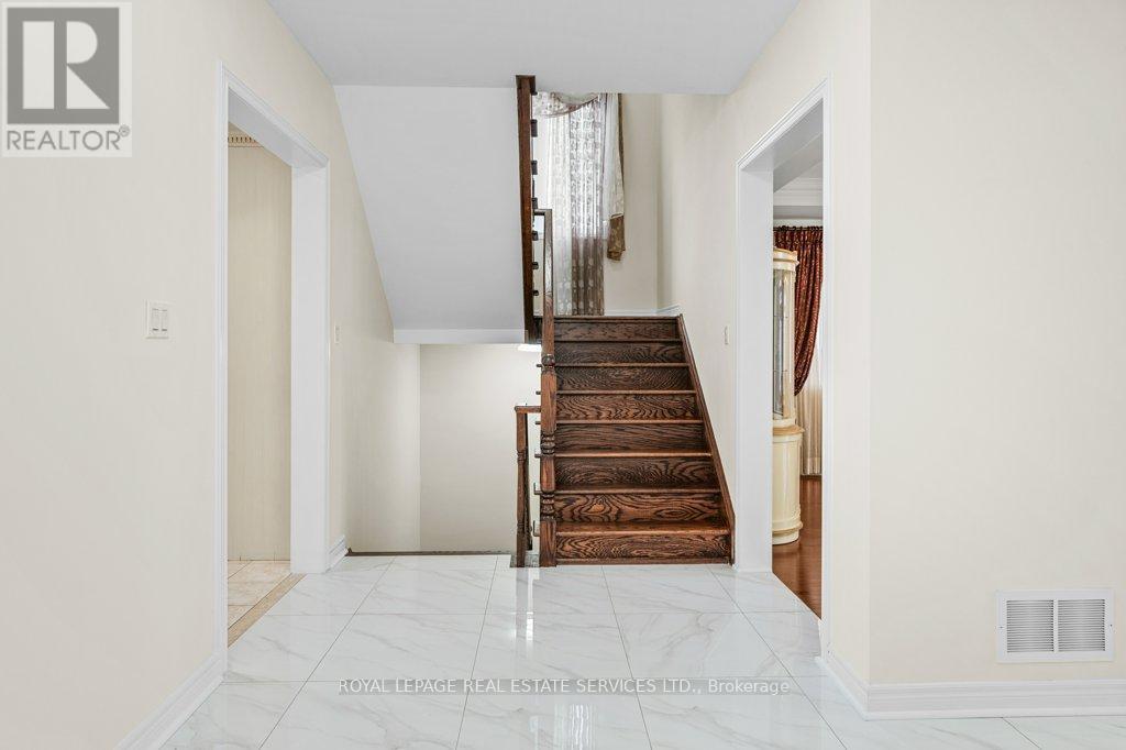 












1387 FERNCREST ROAD

,
Oakville,




Ontario
L6H7W2

