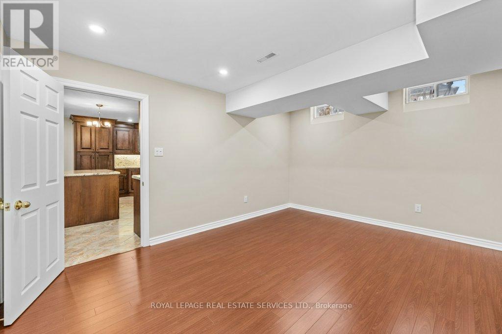 












1387 FERNCREST ROAD

,
Oakville,




Ontario
L6H7W2

