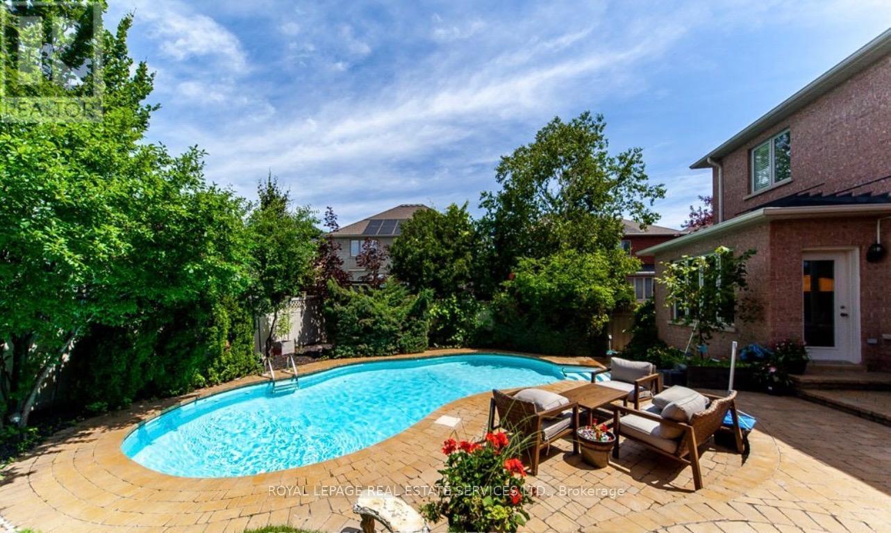 












1387 FERNCREST ROAD

,
Oakville,




Ontario
L6H7W2

